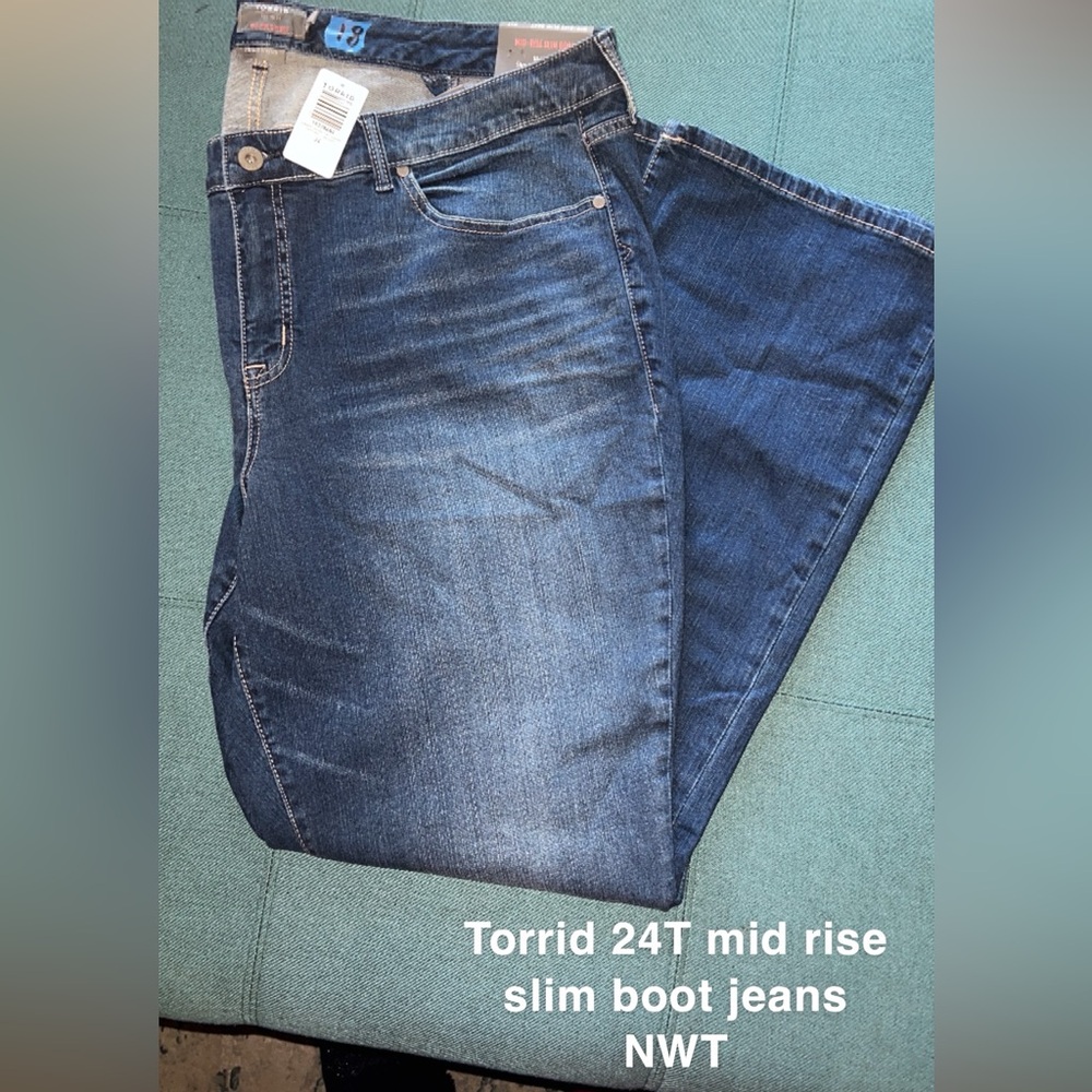 Torrid 24T mid rise slim boot jeans
NWT
